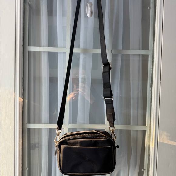 Lululemon Everywhere Crossbody Bag - Picture 2 of 11